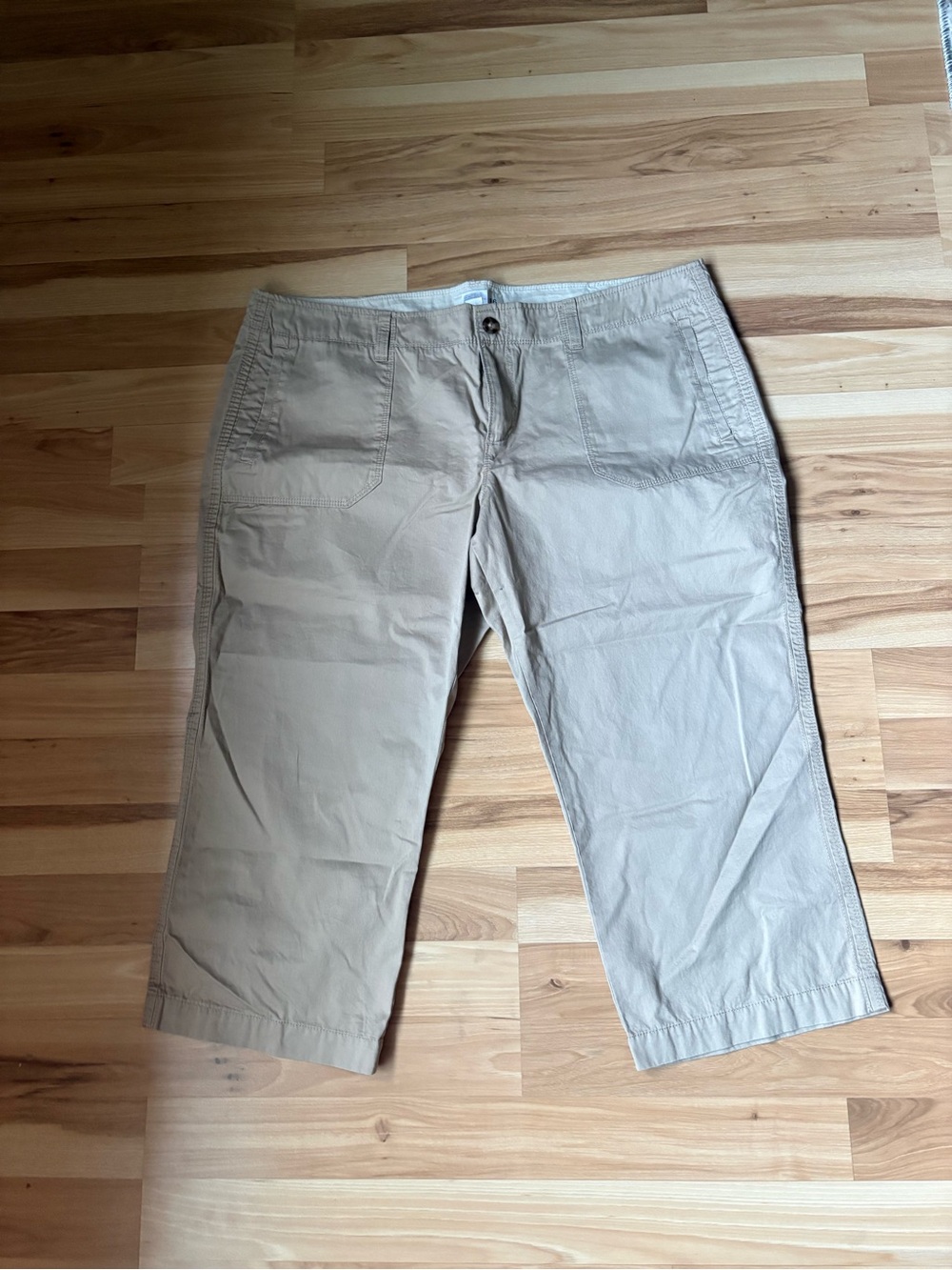 Old Navy Women’s Khaki Crop Chinos - Light Tan